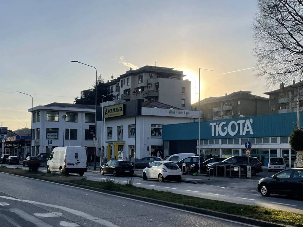 negozio in affitto a Milano in zona Precotto