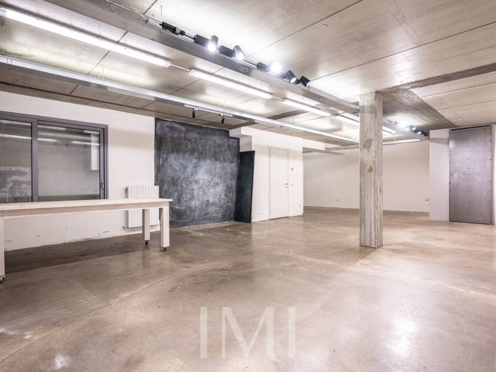 locale commerciale in affitto a Milano