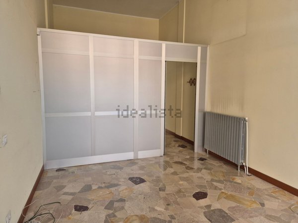 negozio in affitto a Milano in zona Famagosta