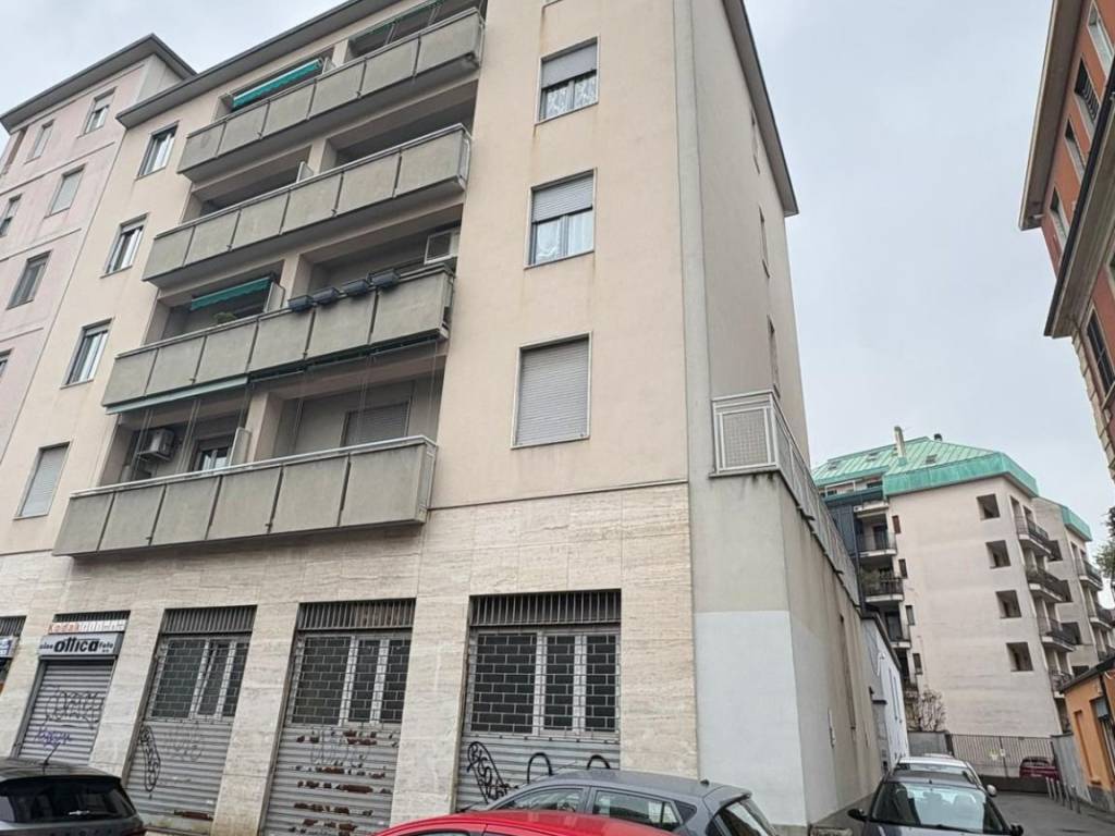 negozio in affitto a Milano