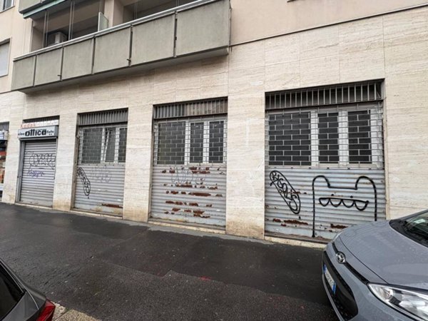 negozio in affitto a Milano