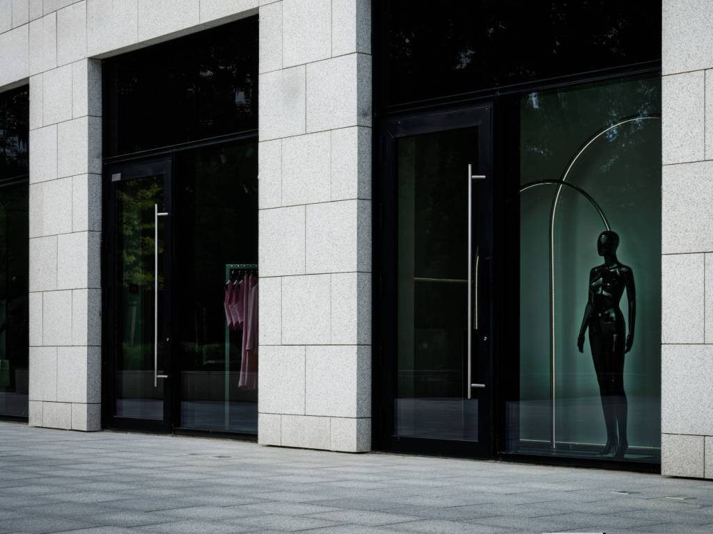 negozio in affitto a Milano in zona Centro Direzionale