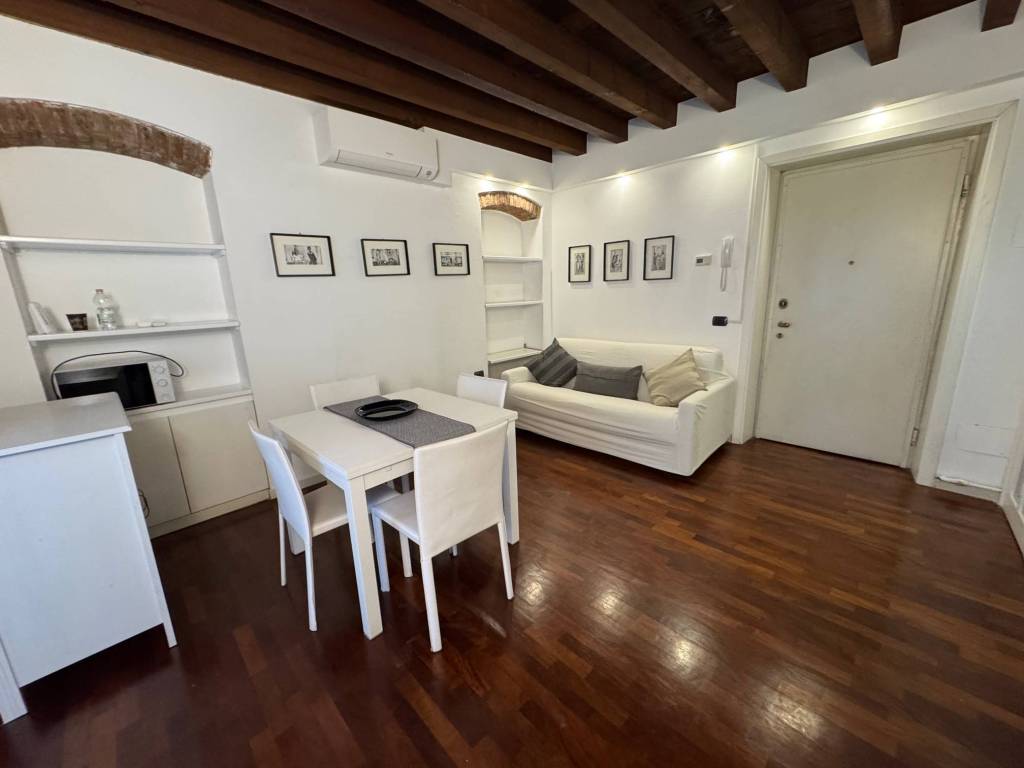 appartamento in affitto a Milano in zona Porta Garibaldi