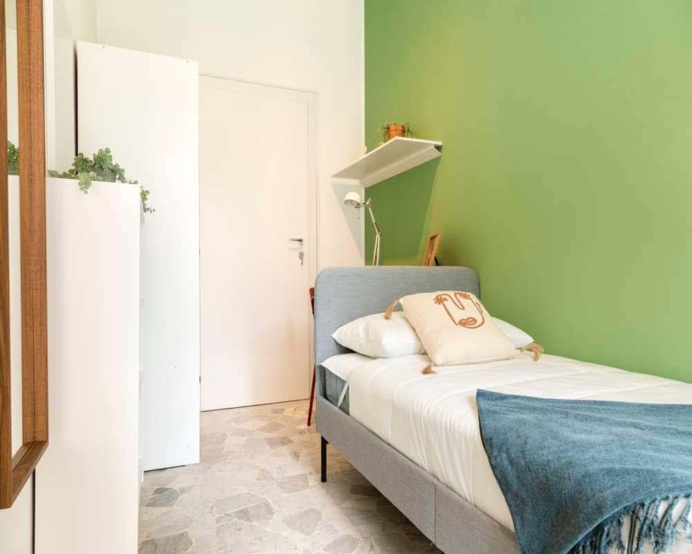 negozio in affitto a Milano in zona Lorenteggio