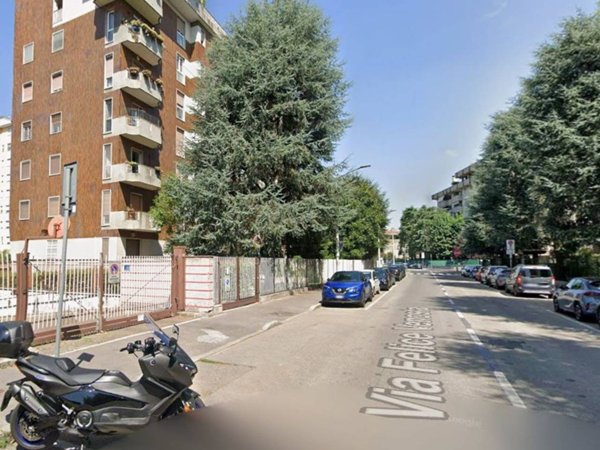 negozio in affitto a Milano in zona Famagosta