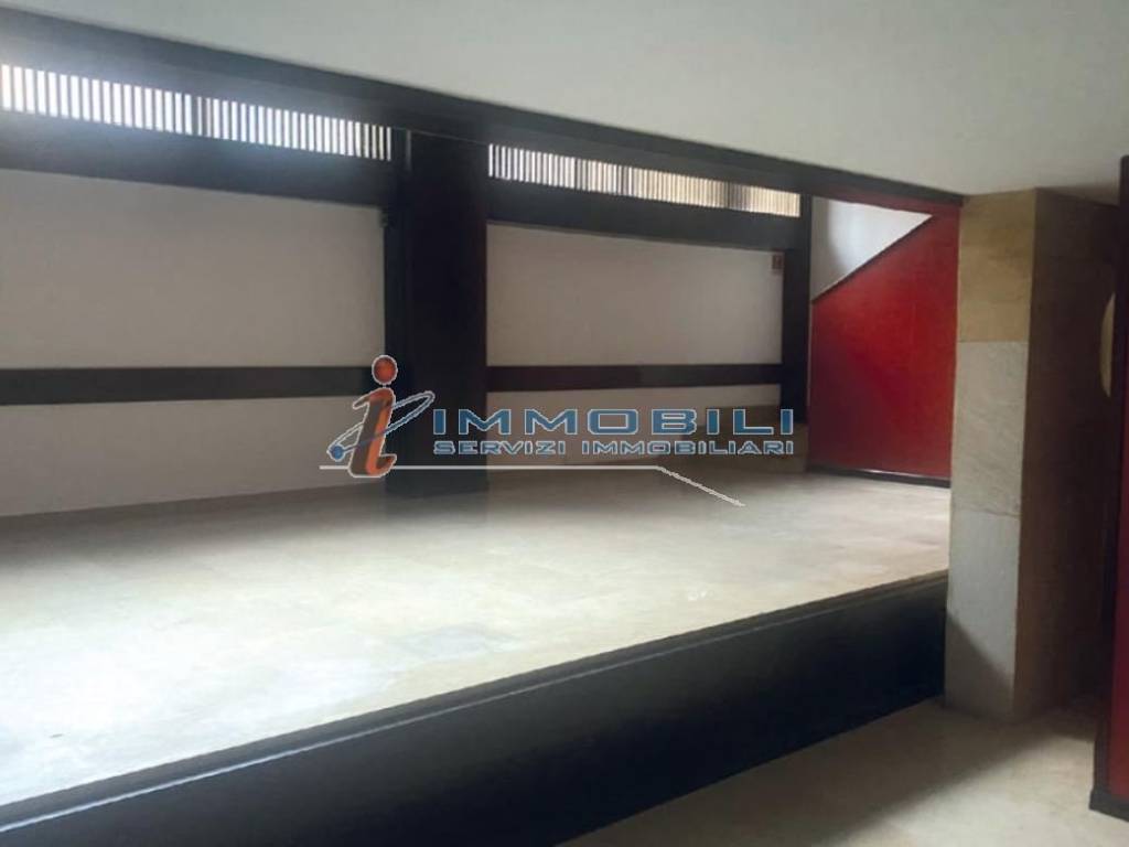 negozio in affitto a Milano