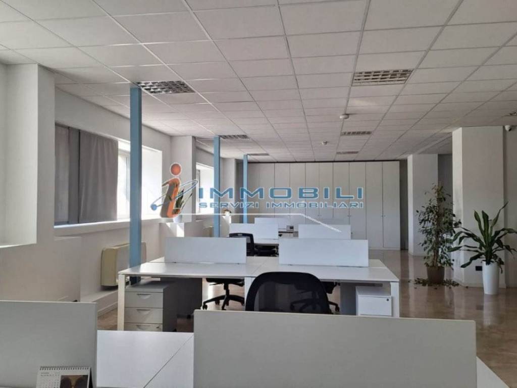 ufficio in affitto a Milano in zona Famagosta