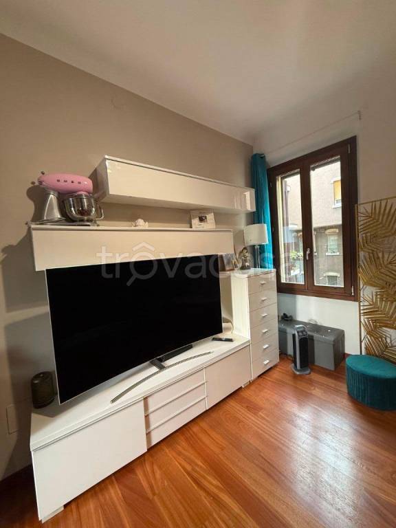 appartamento in affitto a Milano in zona Isola