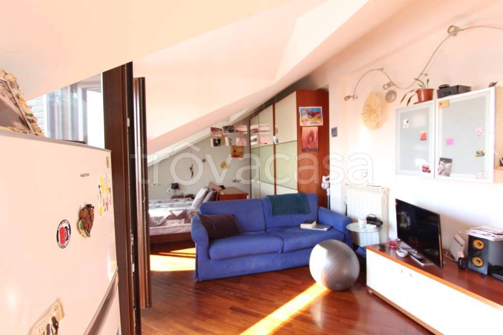 appartamento in affitto a Milano in zona Segnano