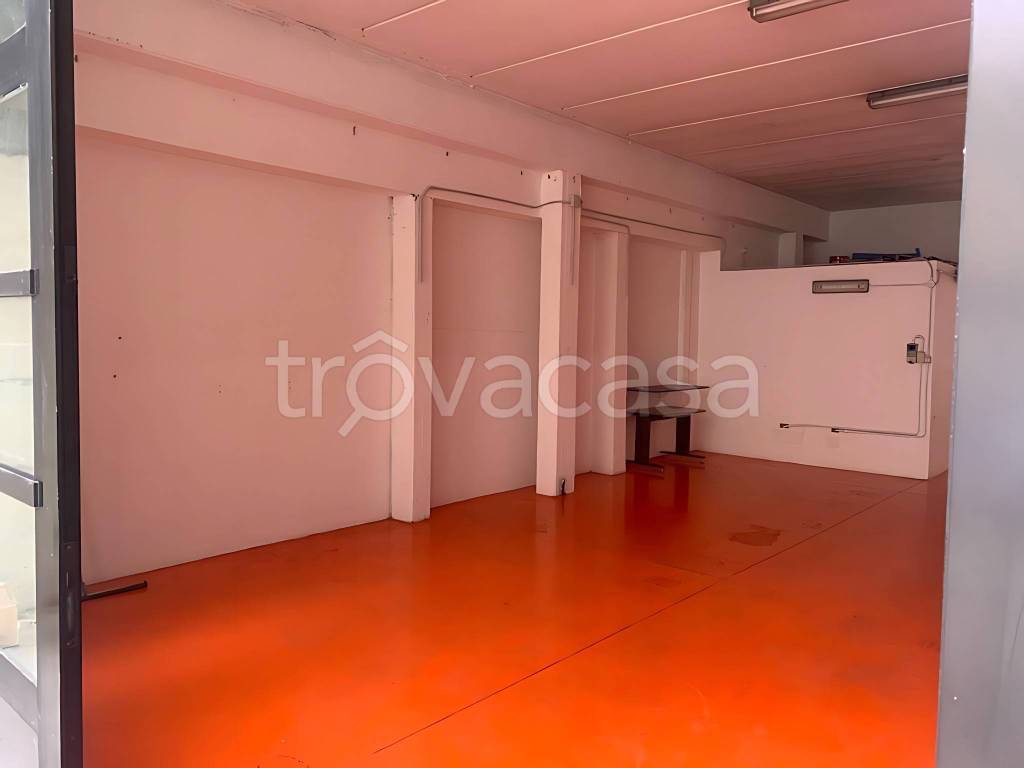 locale commerciale in affitto a Milano in zona Crescenzago