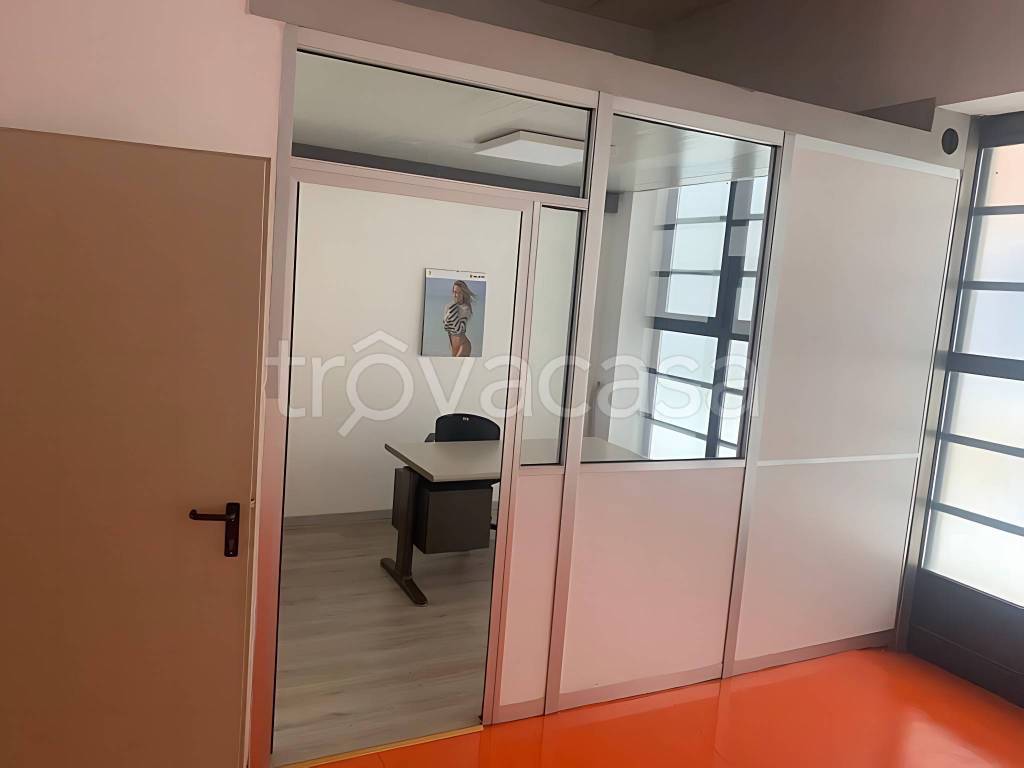 locale commerciale in affitto a Milano in zona Crescenzago