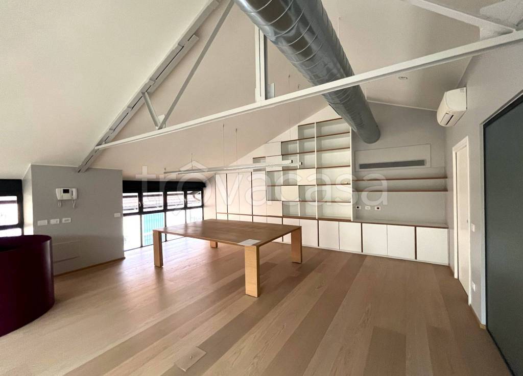 ufficio in affitto a Milano in zona Barona