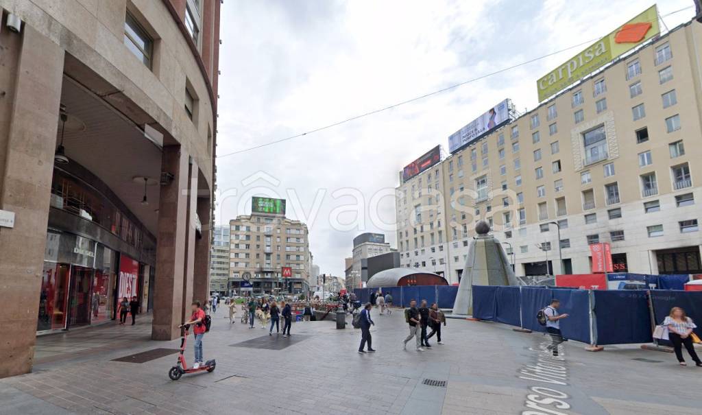 negozio in affitto a Milano