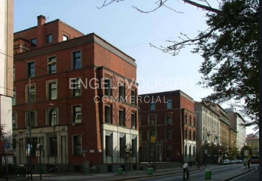 negozio in affitto a Milano in zona Guastalla