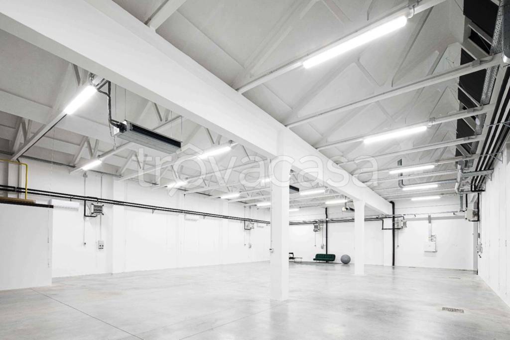 negozio in affitto a Milano in zona Corvetto