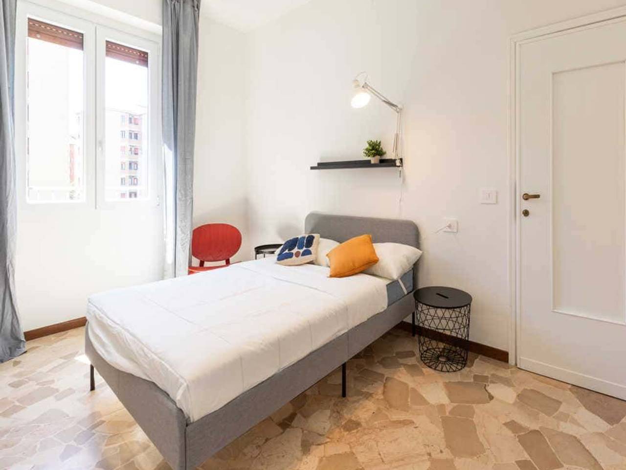 negozio in affitto a Milano in zona Lorenteggio