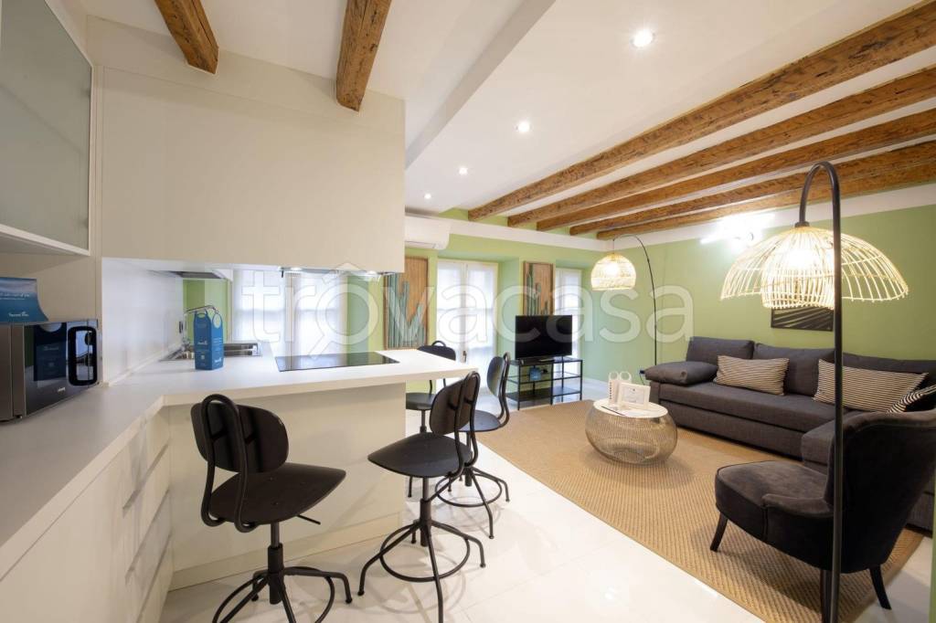 appartamento in affitto a Milano in zona Guastalla