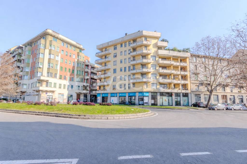 negozio in affitto a Milano in zona Isola