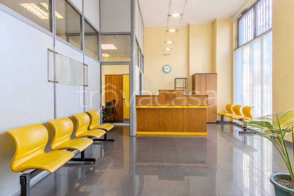 negozio in affitto a Milano in zona Isola