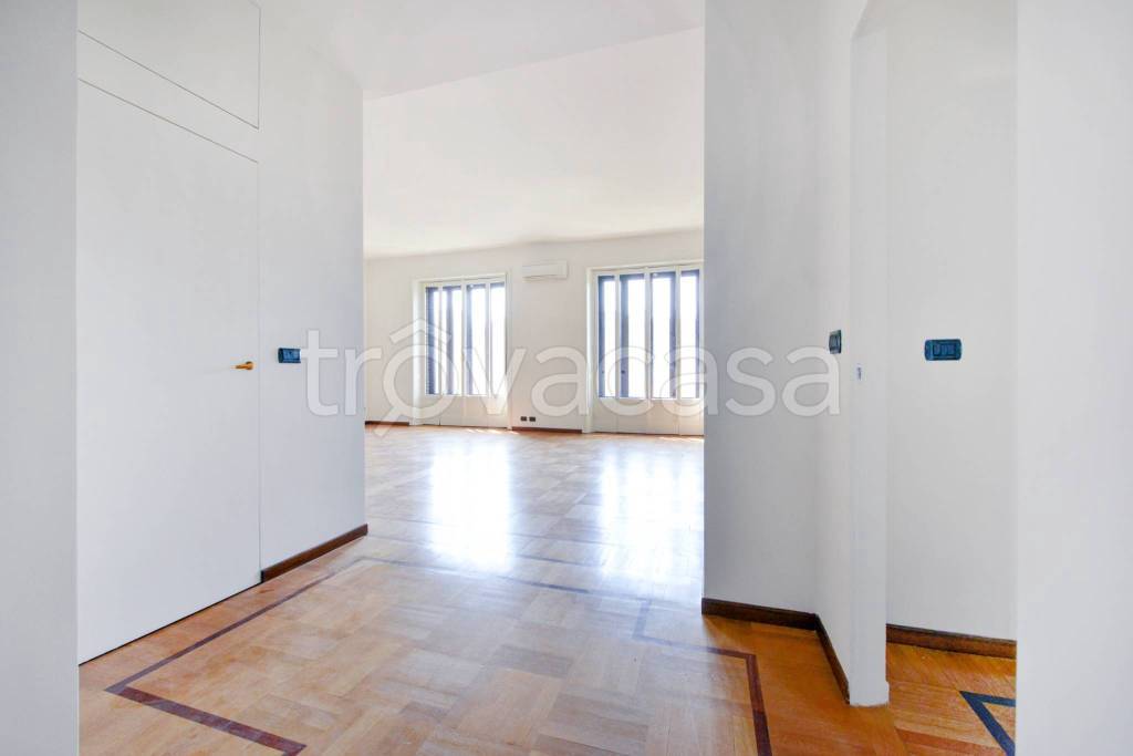 appartamento in affitto a Milano in zona Porta Nuova