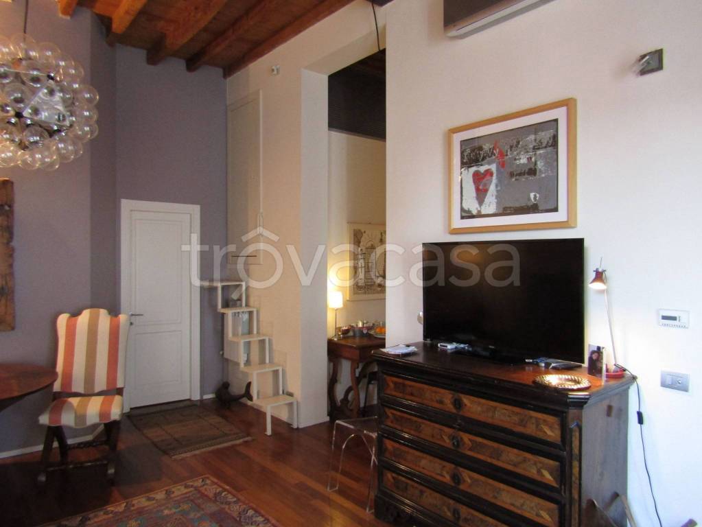 appartamento in affitto a Milano in zona Porta Genova