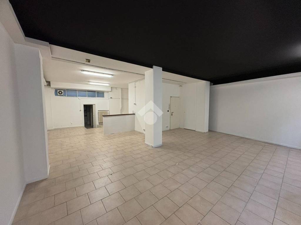 negozio in affitto a Milano in zona Solari
