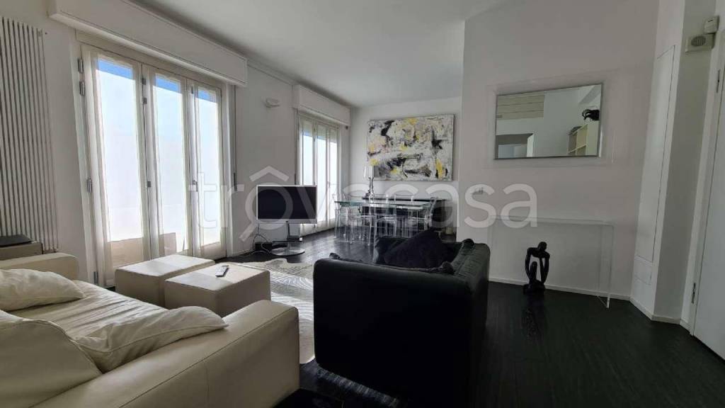 appartamento in affitto a Milano in zona XXII Marzo