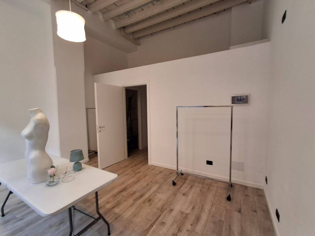negozio in affitto a Milano in zona Porta Genova