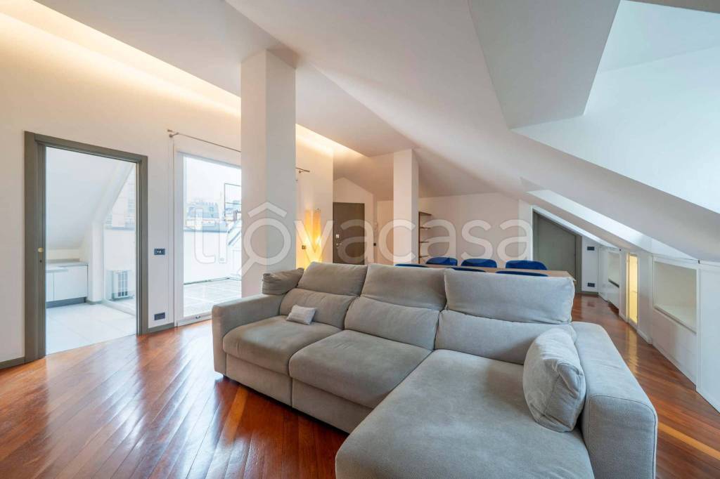 appartamento in affitto a Milano in zona Porta Nuova