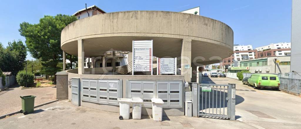 locale commerciale in affitto a Milano in zona Niguarda