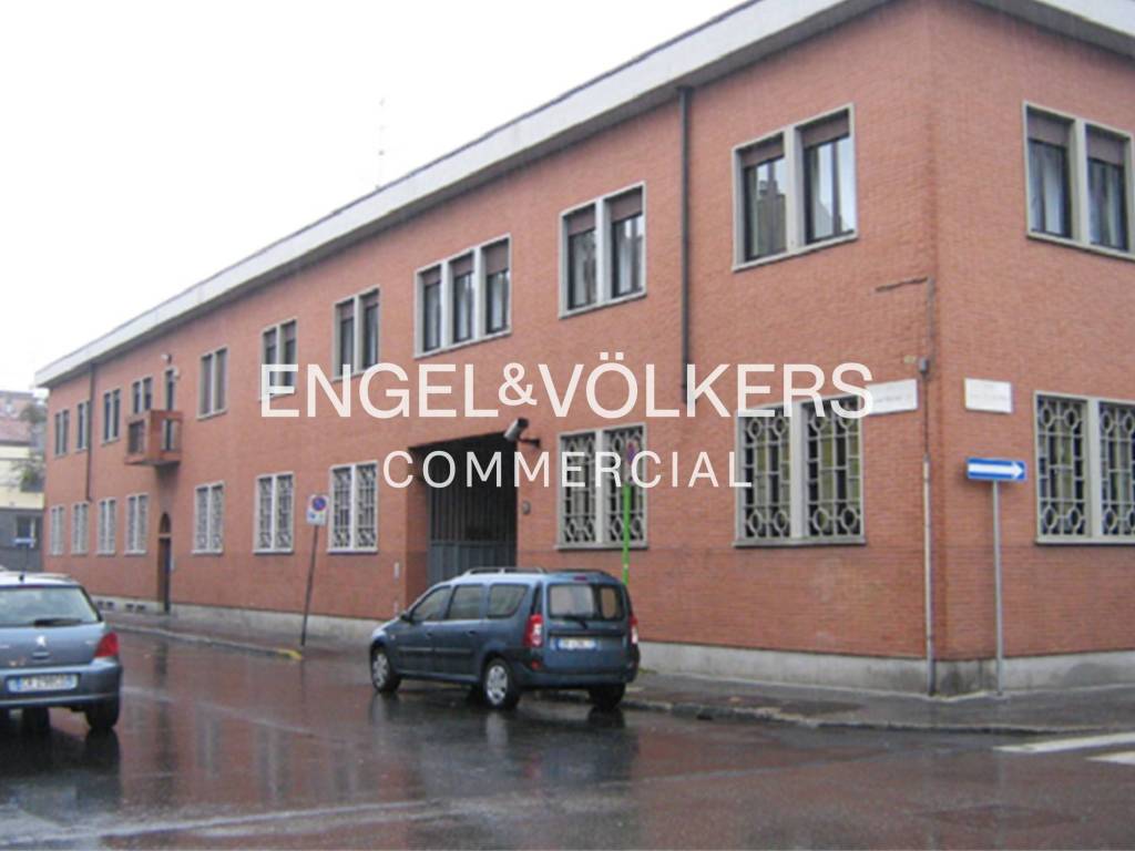 locale commerciale in affitto a Milano in zona Adriano