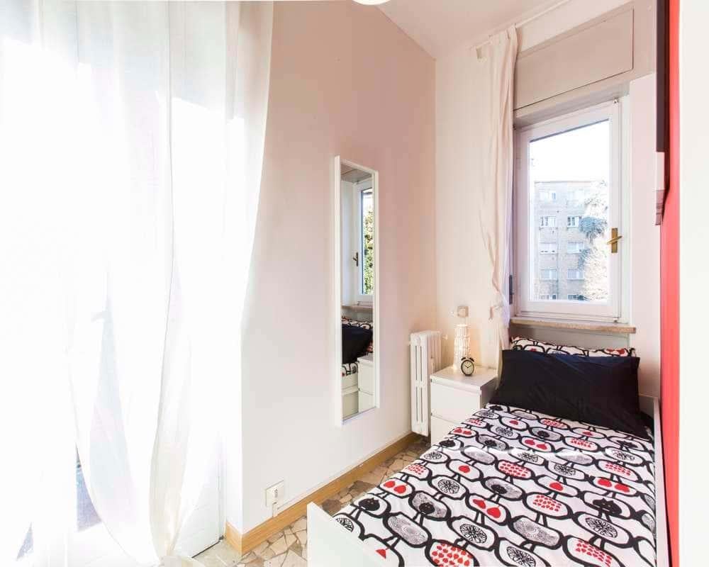 negozio in affitto a Milano in zona Lorenteggio