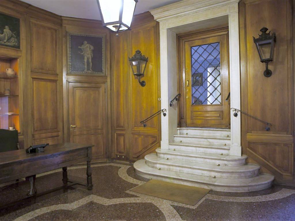 negozio in affitto a Milano