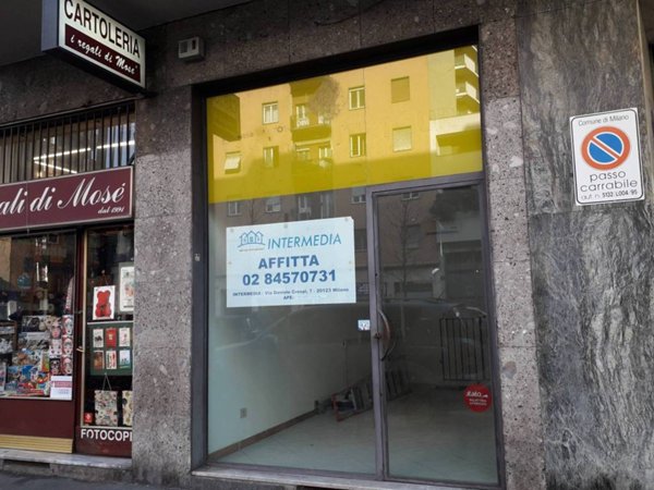 negozio in affitto a Milano in zona Barona