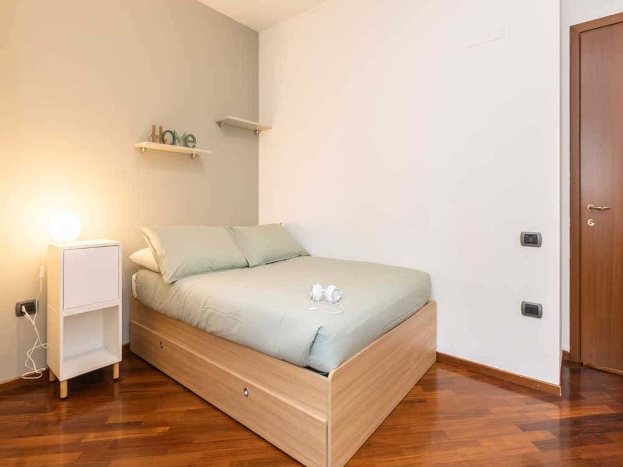 negozio in affitto a Milano in zona Morivione