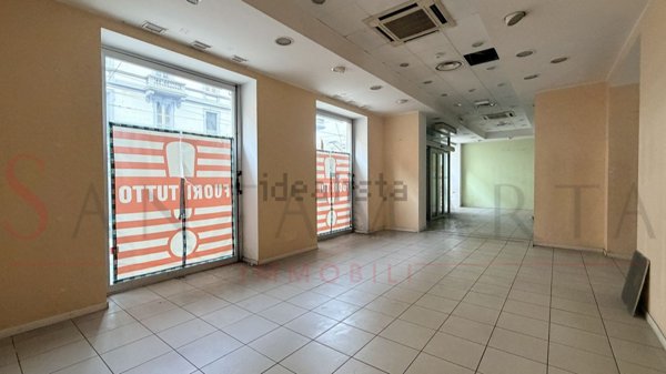 negozio in affitto a Milano in zona Isola
