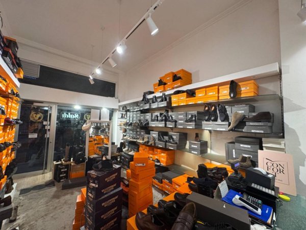 negozio in affitto a Milano in zona XXII Marzo