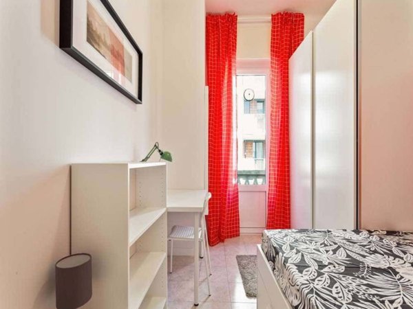 negozio in affitto a Milano in zona Lorenteggio