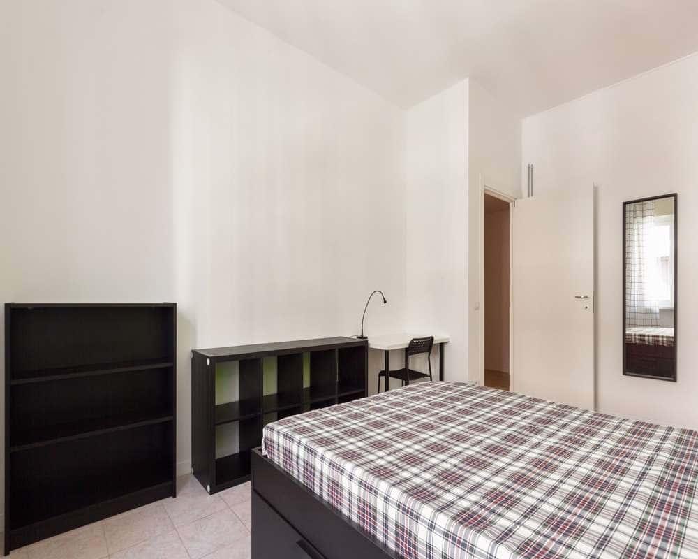 negozio in affitto a Milano in zona Lorenteggio