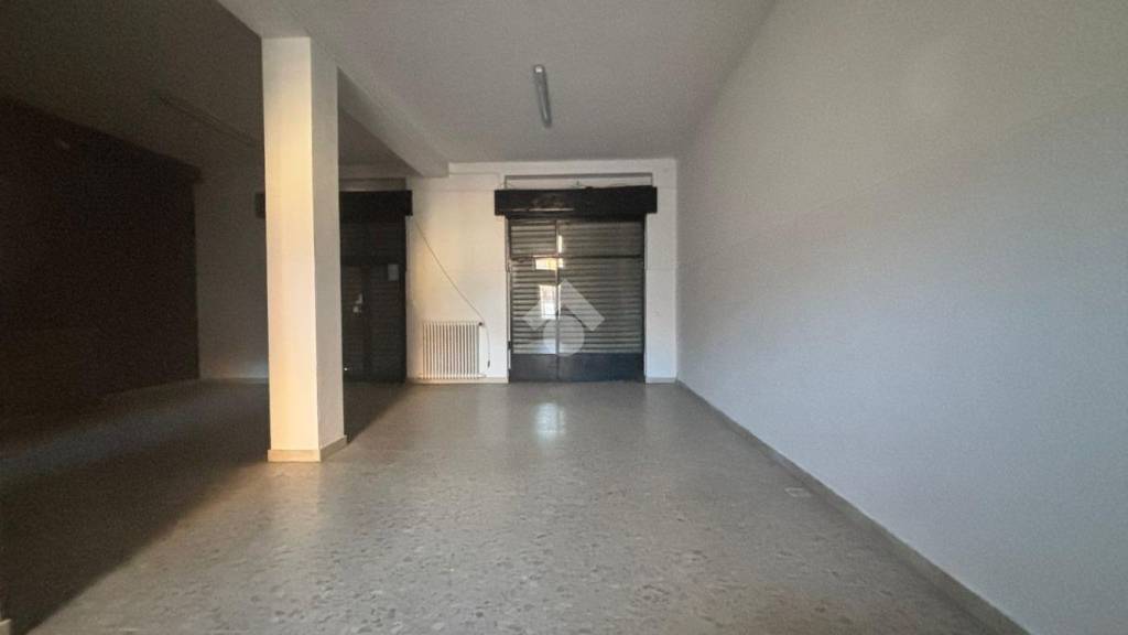 negozio in affitto a Milano in zona Quarto Oggiaro