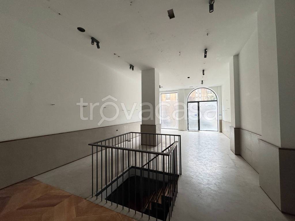 negozio in affitto a Milano