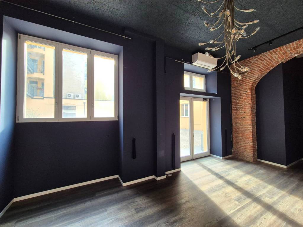 negozio in affitto a Milano in zona Isola