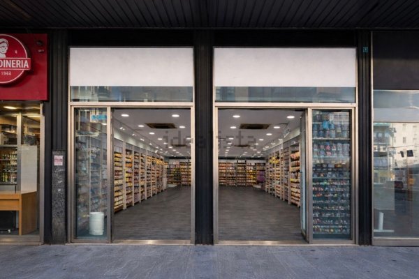 locale commerciale in affitto a Milano