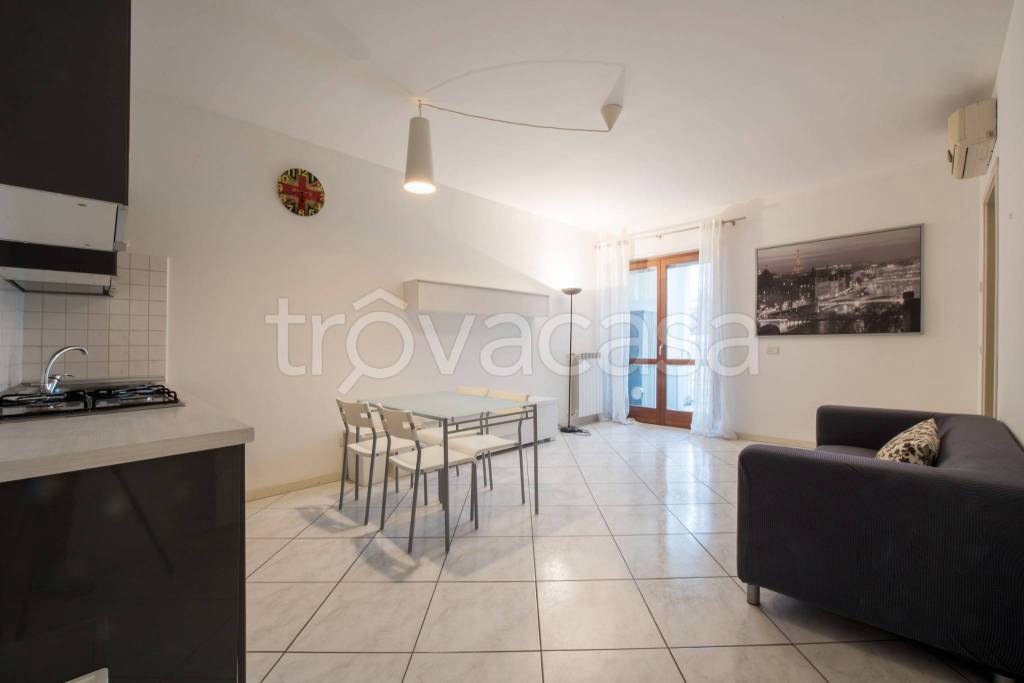 appartamento in affitto a Milano in zona Famagosta