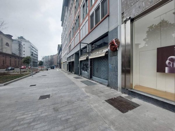 negozio in affitto a Milano