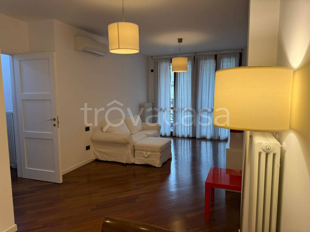 appartamento in affitto a Milano in zona Piazzale Lodi