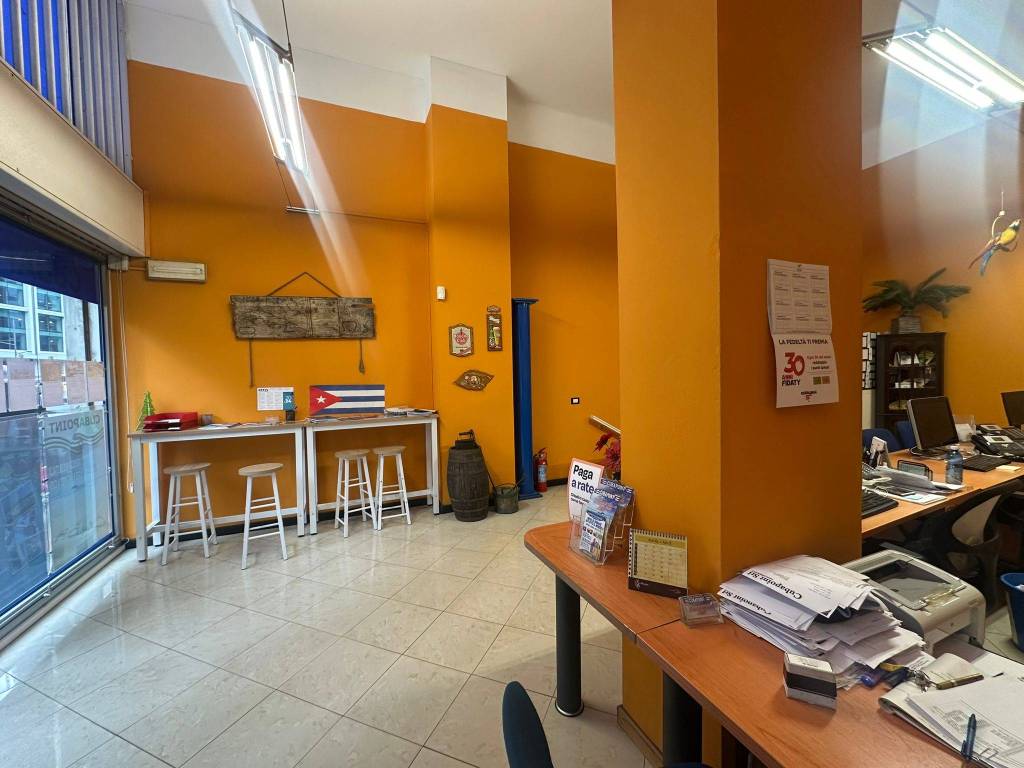 negozio in affitto a Milano in zona Centro Direzionale