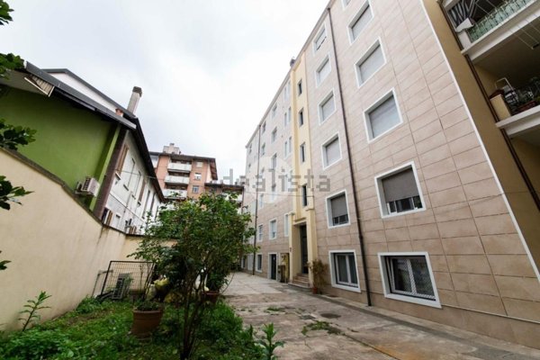 appartamento in affitto a Milano in zona Baggio