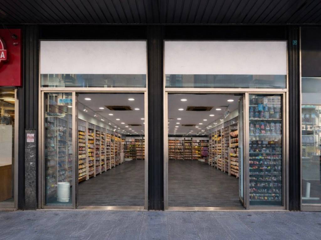 negozio in affitto a Milano in zona Centro Direzionale