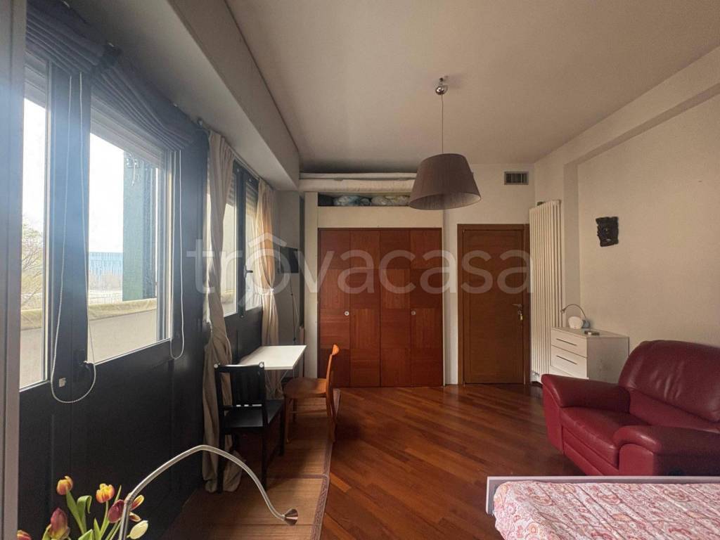 appartamento in affitto a Milano in zona Famagosta